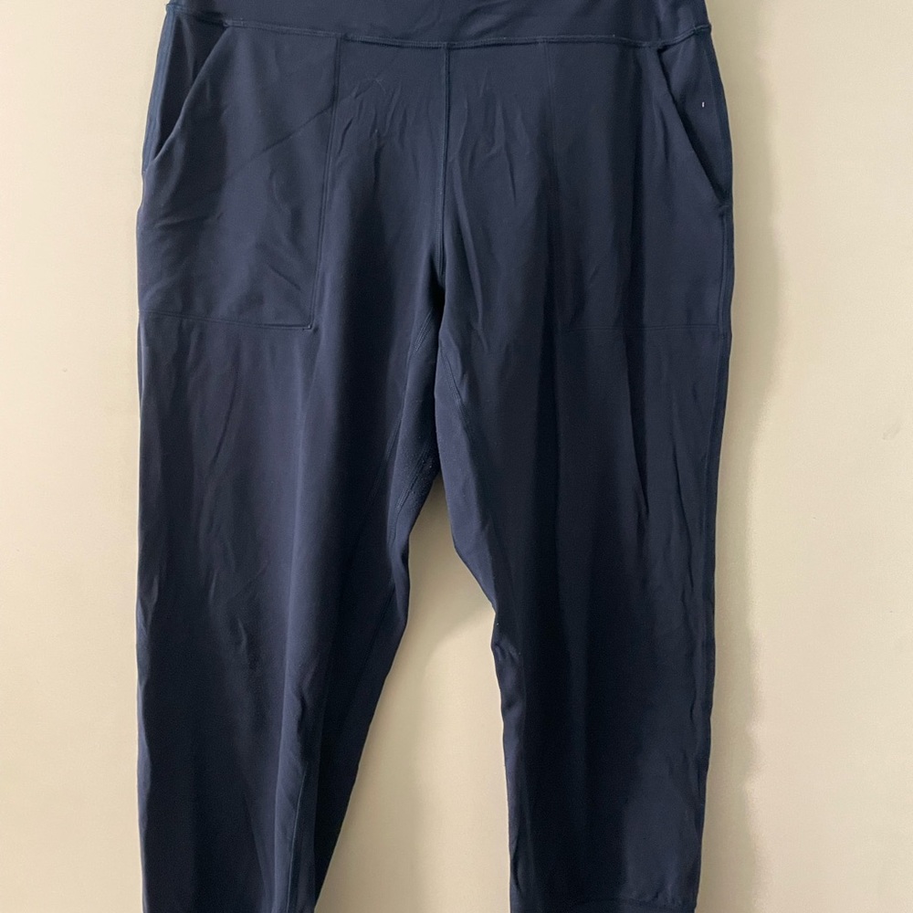Lululemon Women's Navy Align High-Rise Cropped Joggers- gently used size 10